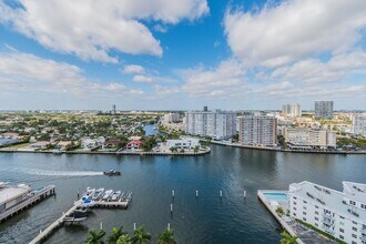 1945 S Ocean Dr, Unit 1706 in Hallandale Beach, FL - Building Photo - Building Photo