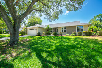 100 Nautilus Ln in Ponte Vedra Beach, FL - Foto de edificio - Building Photo