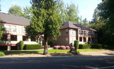 Hillsdale Commons in Portland, OR - Building Photo - Building Photo