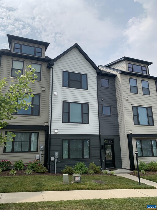 1517 Knoll Ln in Charlottesville, VA - Building Photo