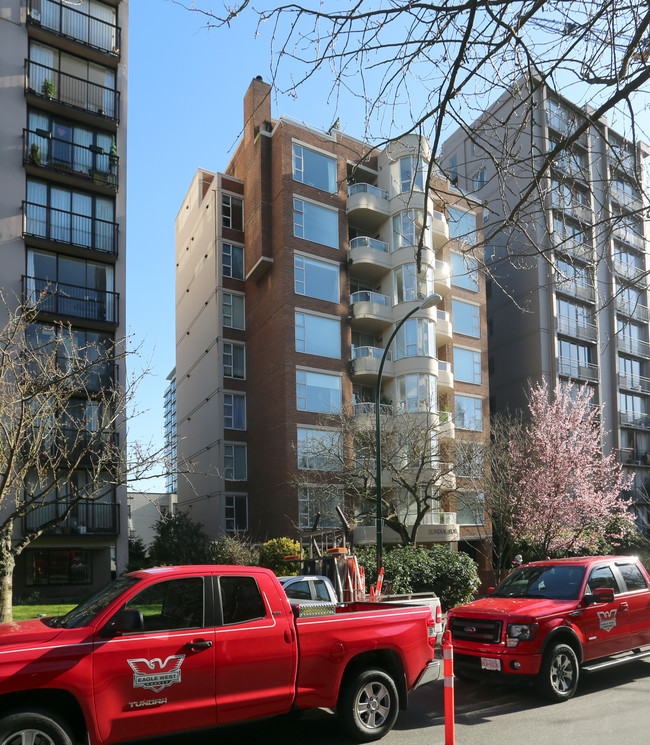 Sundial Place in Vancouver, BC - Building Photo - Building Photo