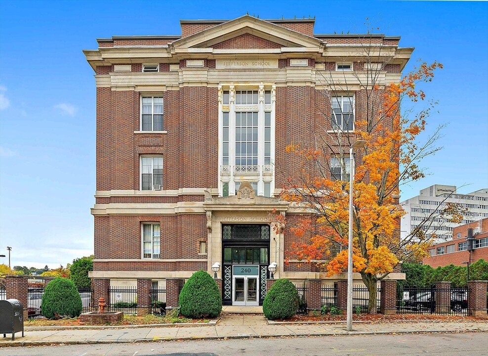 240 Heath St, Unit P20 in Boston, MA - Foto de edificio