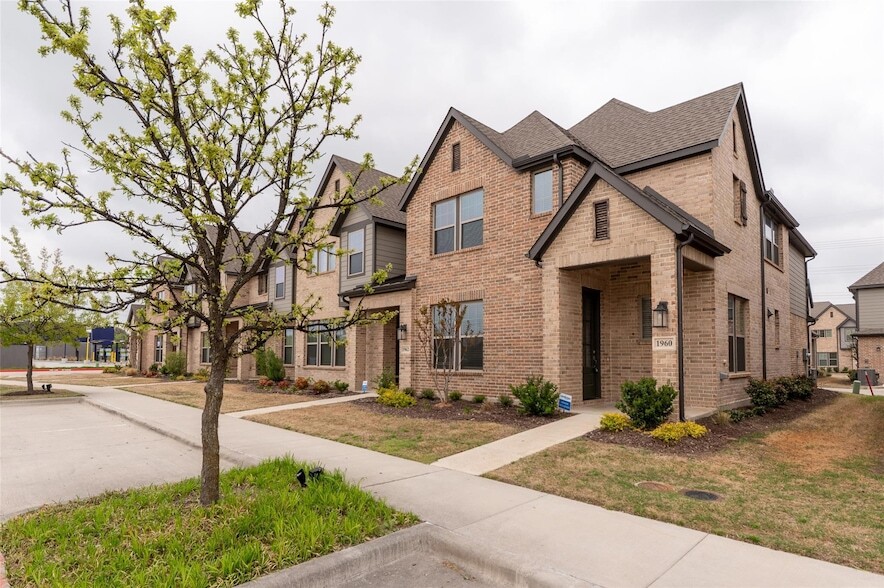1960 Sweetwater Ln, Unit 3-3334 in Allen, TX - Building Photo
