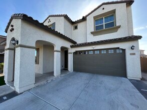 2345 E Castanets Dr in Gilbert, AZ - Foto de edificio - Building Photo