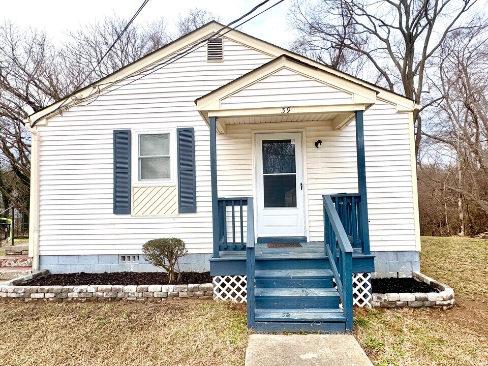 39 St Mark St in Petersburg, VA - Building Photo