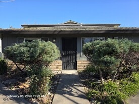 5978 Walerga Rd in Sacramento, CA - Building Photo