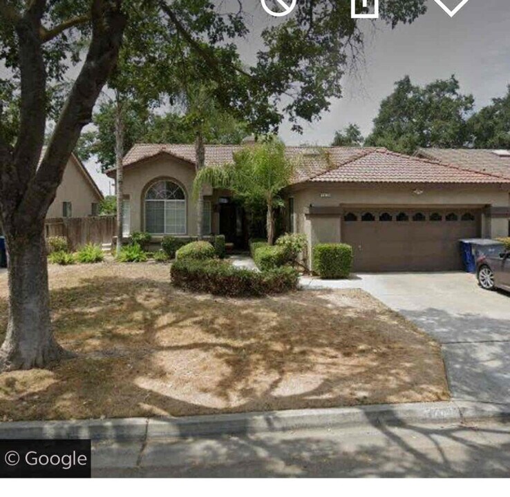 7435 N St in Fresno, CA - Foto de edificio