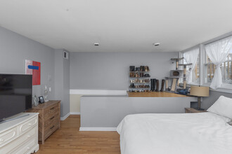 2050 N Bissell St, Unit 2 in Chicago, IL - Building Photo - Building Photo