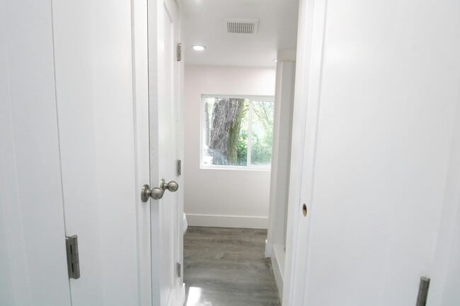 21107 Damson Rd in Lynnwood, WA - Building Photo - Building Photo