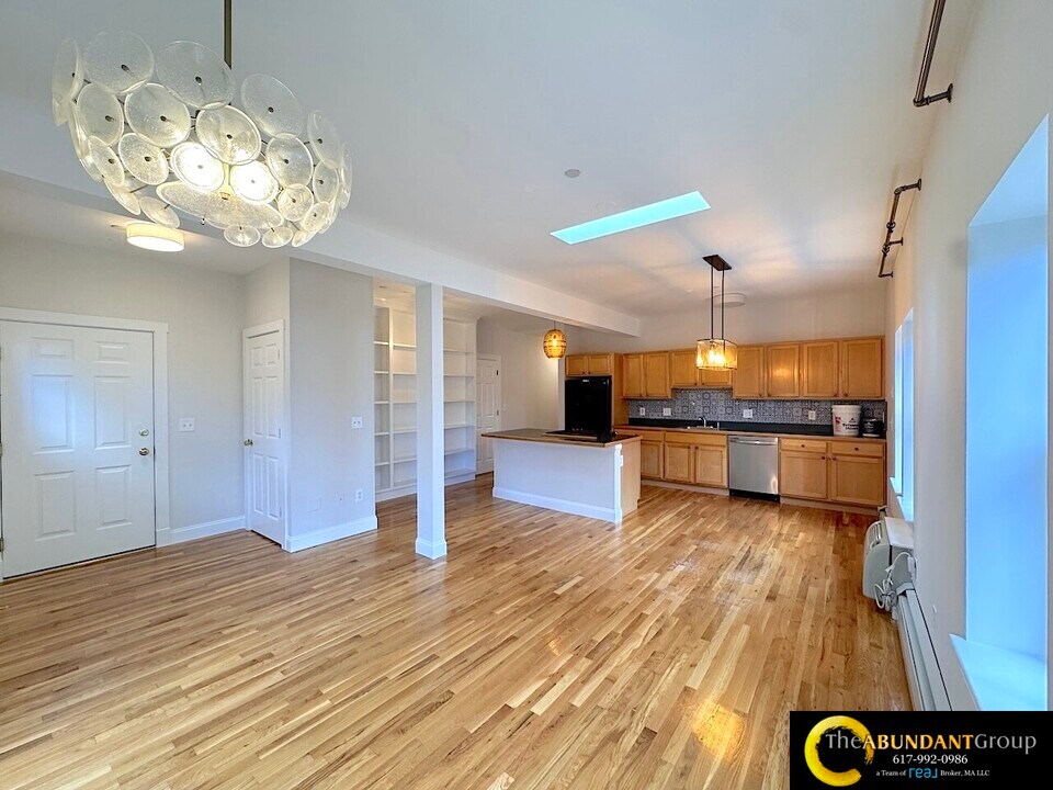275 River St, Unit 3 in Cambridge, MA - Building Photo