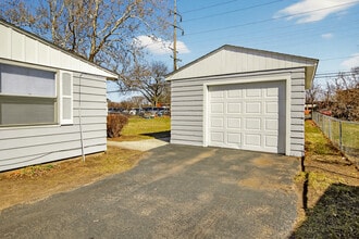 7525 Mildred Rd in Machesney Park, IL - Building Photo - Building Photo