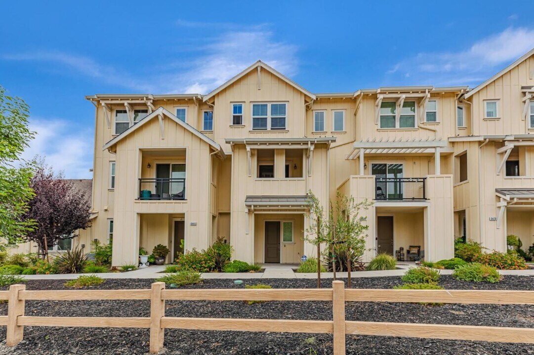 6436 Laguna Seca Ln in Gilroy, CA - Building Photo