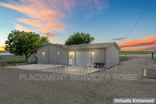 146 Hammett Hill Rd in Hammett, ID - Building Photo - Building Photo