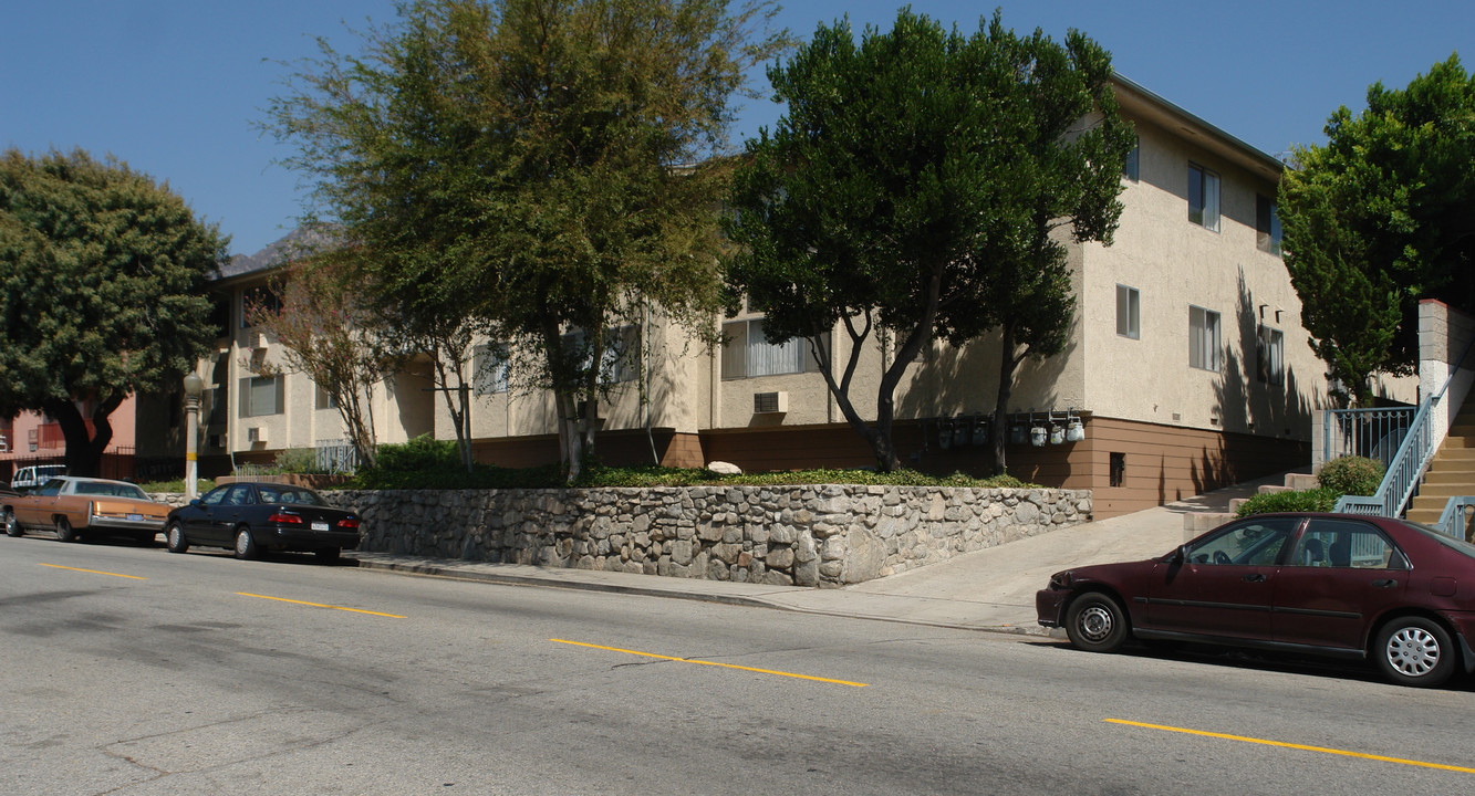 10330 Commerce Ave in Tujunga, CA - Building Photo