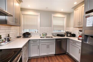 152 Rosedale St, Unit City glamour in Rochester, NY - Building Photo