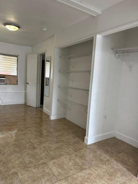 7305 NW 17th Ct, Unit D in Miami, FL - Building Photo - Building Photo