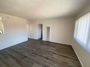 Royal Palms Apartments in Torrance, CA - Foto de edificio - Interior Photo