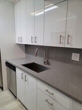 10790 N Kendall Dr, Unit C8 in Miami, FL - Building Photo - Building Photo