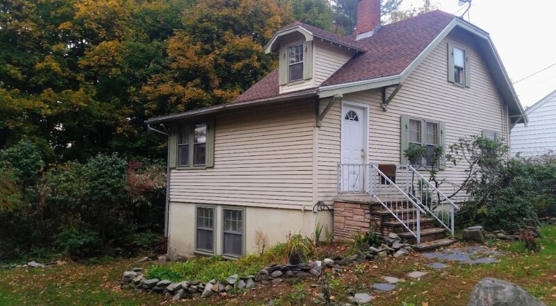 25 Welchs point Rd in Winthrop, ME - Building Photo