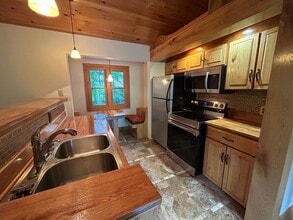 16 Lindsey Rd in Asheville, NC - Building Photo - Building Photo