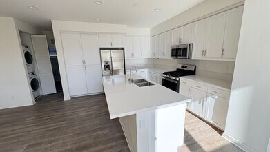 6066 Colt Pl in Carlsbad, CA - Building Photo - Building Photo