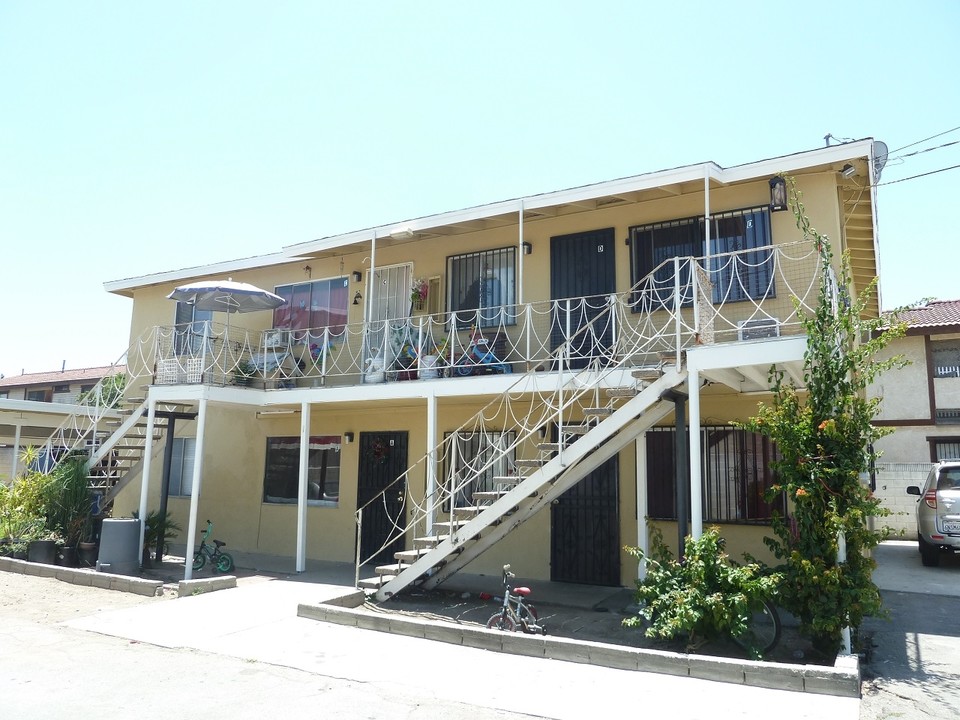 The Mountain View Apartments in El Monte, CA - Building Photo