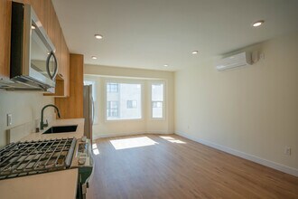 1036 Westmoreland Ave in Los Angeles, CA - Building Photo - Building Photo