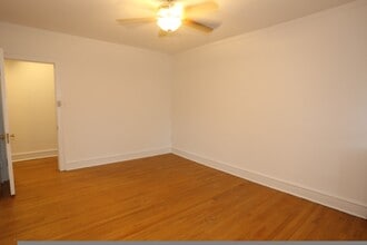 1700 W Touhy Ave, Unit Unit 1 in Chicago, IL - Building Photo - Building Photo
