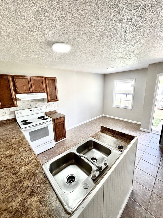 2104 Clark St in Jonesboro, AR - Building Photo - Building Photo