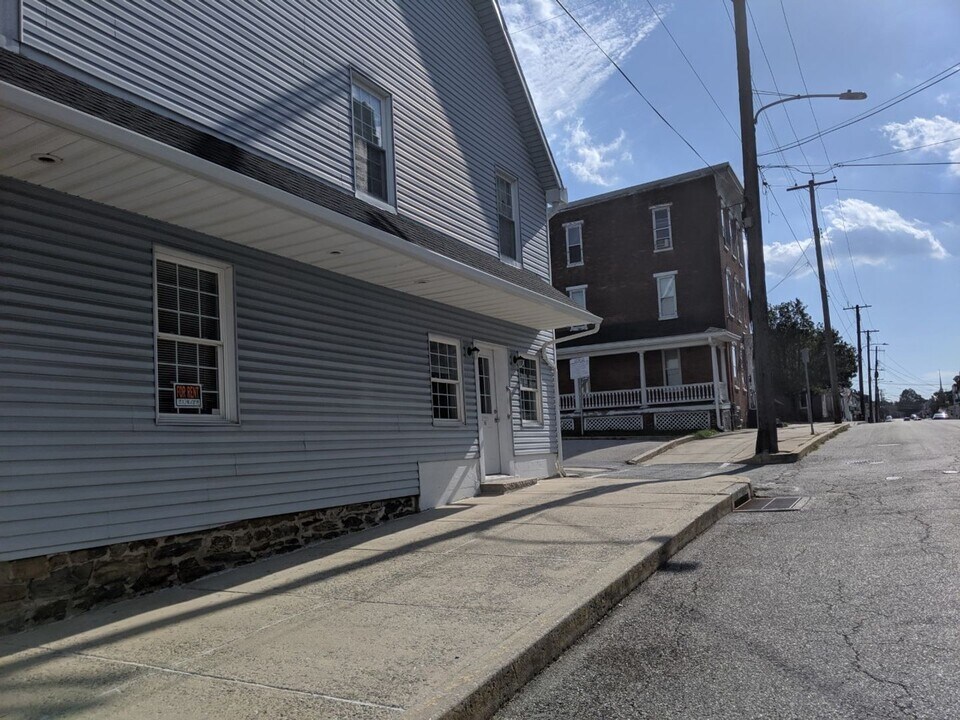 10 1st Ave in Red Lion, PA - Building Photo