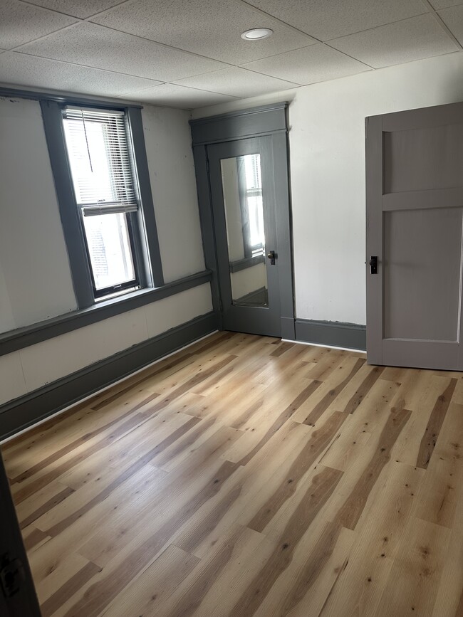 1107 16th Ave, Unit 2nd Floor