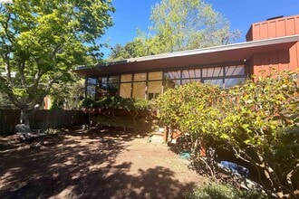 25 Sunset Dr in Kensington, CA - Building Photo - Building Photo