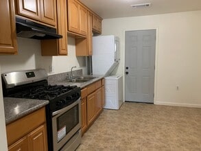 1617-1617 E Douglas Ave in Visalia, CA - Building Photo - Building Photo