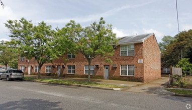 1203 Hillside Ave in Norfolk, VA - Foto de edificio - Building Photo