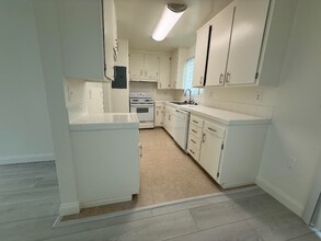 5480 Aurora Dr in Ventura, CA - Building Photo - Building Photo