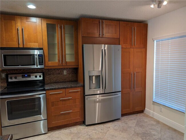 7374 NW 61st Terrace in Parkland, FL - Building Photo - Building Photo