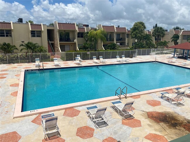 13868 SW 90th Ave in Miami, FL - Building Photo - Building Photo