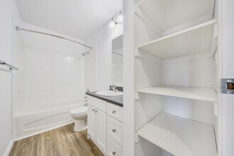 Windermere Village Apartments in Edmonton, AB - Building Photo - Building Photo