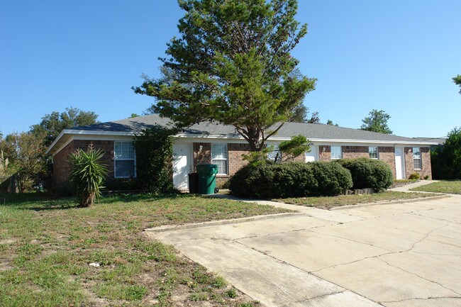 3410 Green Briar Cir in Gulf Breeze, FL - Foto de edificio - Building Photo