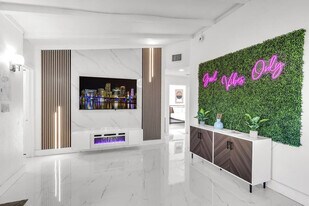 714 NE 17th Ct in Fort Lauderdale, FL - Building Photo