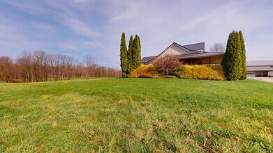 924 Lattimer Rd W in Shiloh, OH - Building Photo - Building Photo