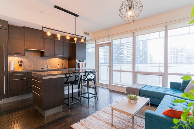 80-3080 John St in Toronto, ON - Building Photo - Building Photo