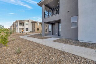 2121 W Sonoran Desert Dr in Phoenix, AZ - Building Photo