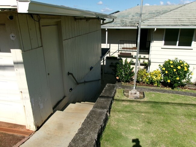 99-868-868 Halawa Dr in Aiea, HI - Foto de edificio - Building Photo