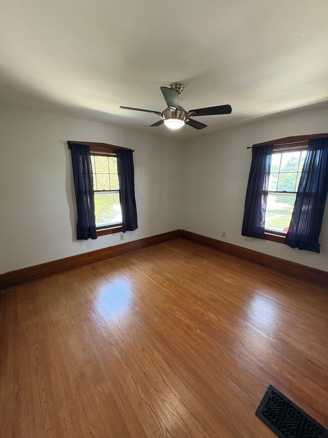 118 W 11th St in Cedar Falls, IA - Building Photo - Building Photo