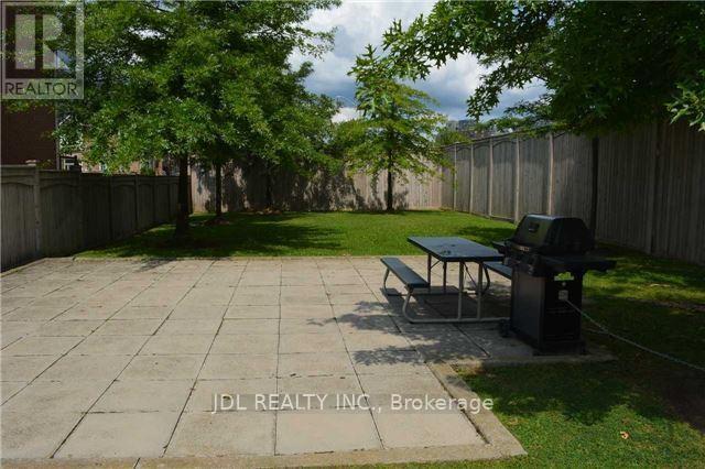 3-213 Ellesmere St in Richmond Hill, ON - Building Photo - Building Photo
