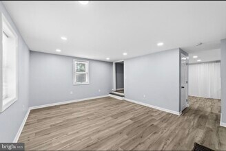 27 E Phoenix Ave in Lawnside, NJ - Foto de edificio - Building Photo