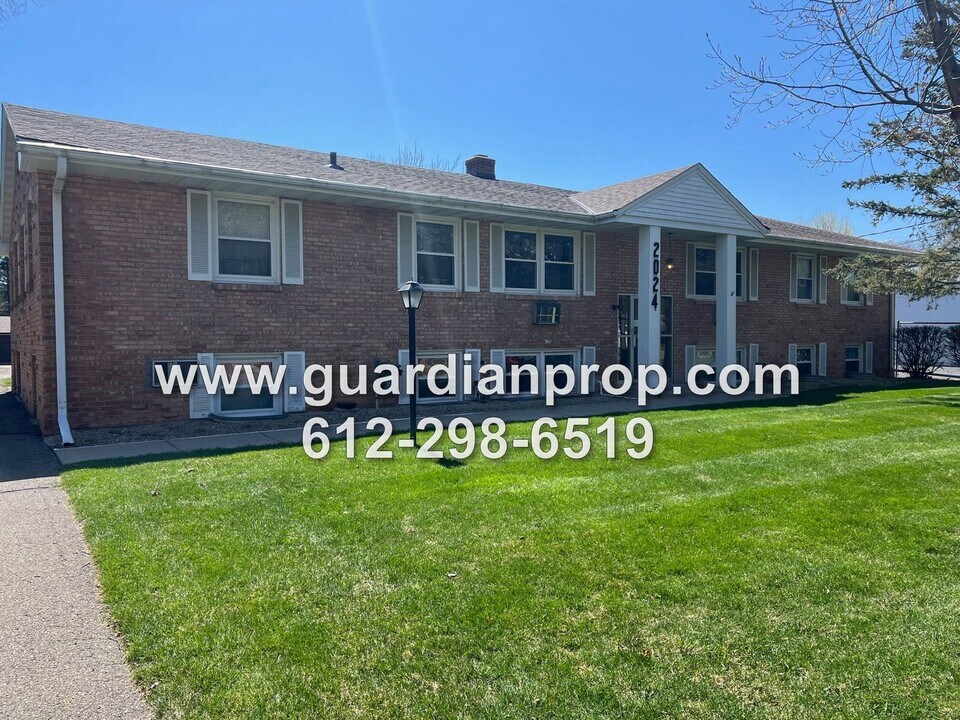 2024 County Rd F East in White Bear Lake, MN - Building Photo
