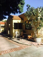 5031 Bakman Ave in North Hollywood, CA - Building Photo - Building Photo