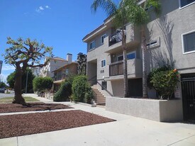 10611 Moorpark St, Unit 10611 Moorpark Street 202 in Los Angeles, CA - Building Photo